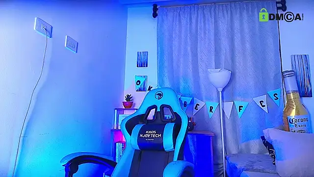 Snapshot of aron_wi chatting on 09.26.25 aron wi online show from 09.26.25