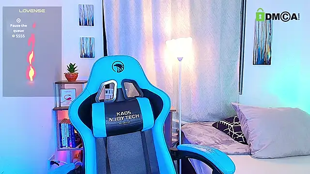 Snapshot of aron_wi chatting on 10.10.25 aron wi online show from 10.10.25