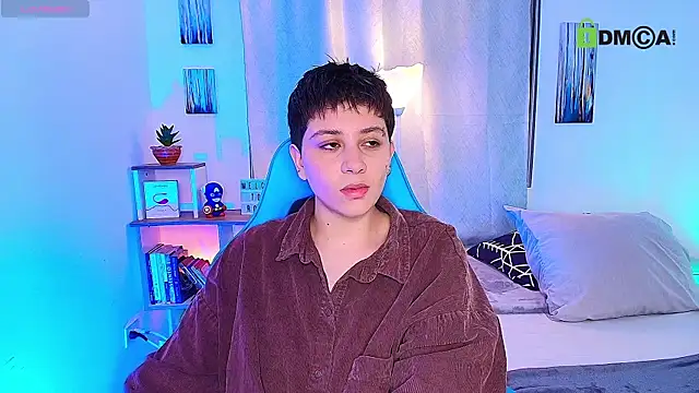 Snapshot of aron_wi chatting on 10.11.25 aron wi online show from 10.11.25