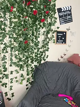 butterflybootyy online show from 02.25.25