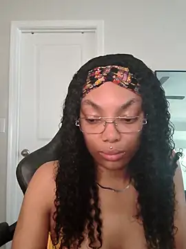 Snapshot of butterflybootyy chatting on 04.27.26 butterflybootyy online show from 04.27.26
