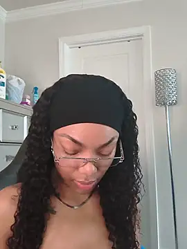 Snapshot of butterflybootyy chatting on 05.22.26 butterflybootyy online show from 05.22.26