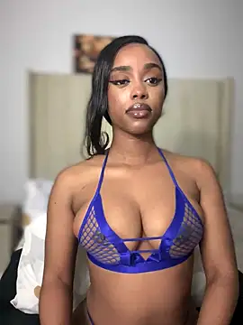 Snapshot of BhadBhad_Kitty chatting on 10.11.25 BhadBhad Kitty online show from 10.11.25