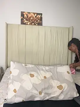 Snapshot of BhadBhad_Kitty chatting on 10.27.25 BhadBhad Kitty online show from 10.27.25