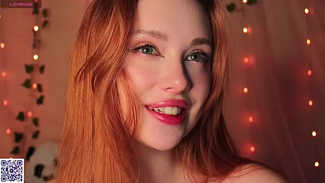 Snapshot of YourSkyAni chatting on 12.17.25 YourSkyAni online show from 12.17.25