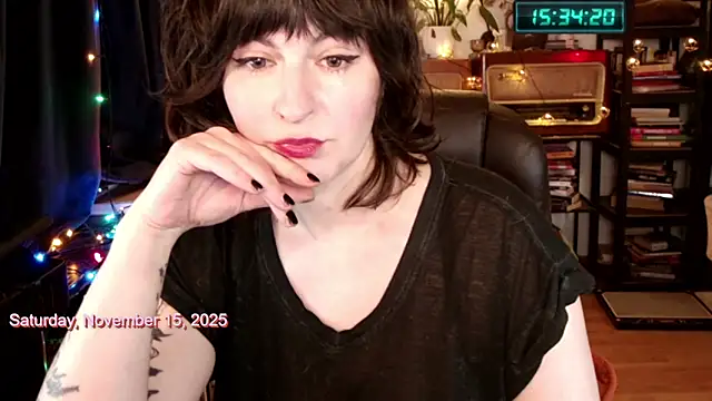 Snapshot of 404girlnotfound chatting on 11.15.25 404girlnotfound online show from 11.15.25