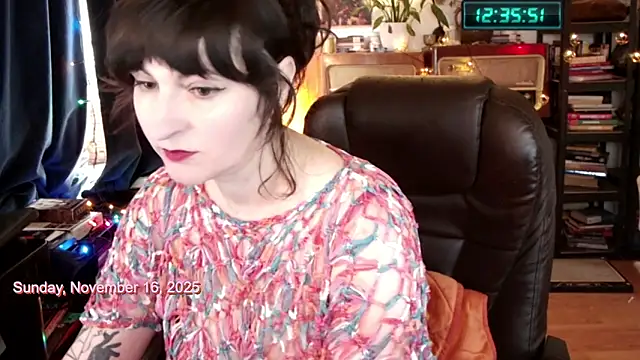 Snapshot of 404girlnotfound chatting on 11.16.25 404girlnotfound online show from 11.16.25