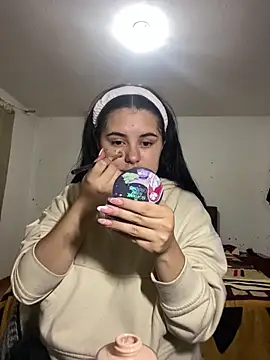 Snapshot of emiliaharper408 chatting on 02.21.25 emiliaharper408 online show from 02.21.25