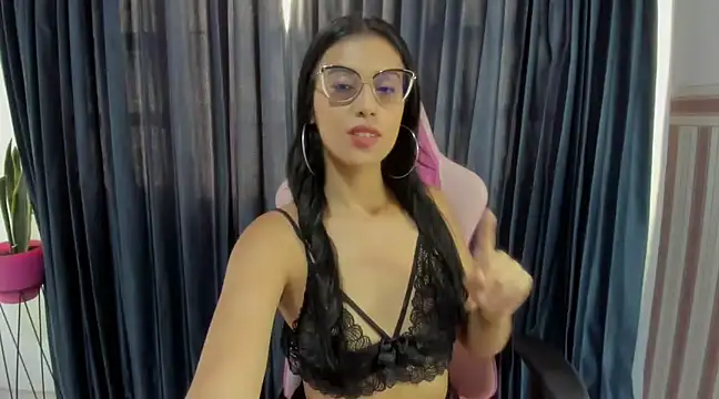 PaolaMendez  online show from 02.18.25