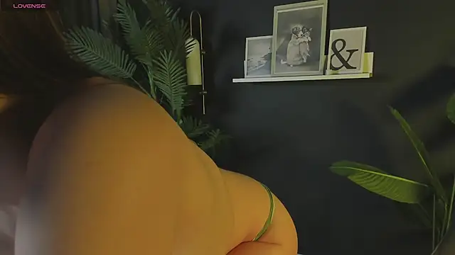 Snapshot of Chloe_Vixen chatting on 12.12.24 Chloe Vixen online show from 12.12.24