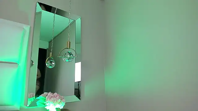 AvyMilton online show from 12.19.25