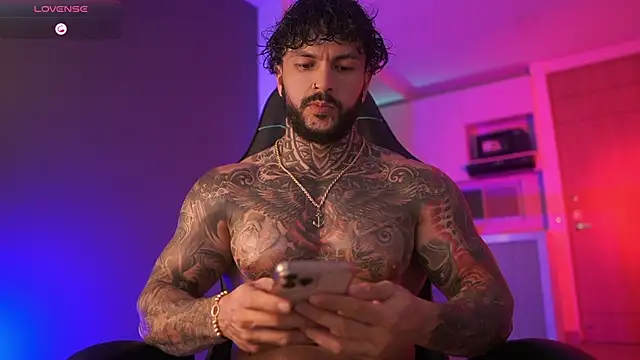 Snapshot of mariano_costa chatting on 10.29.25 mariano costa online show from 10.29.25