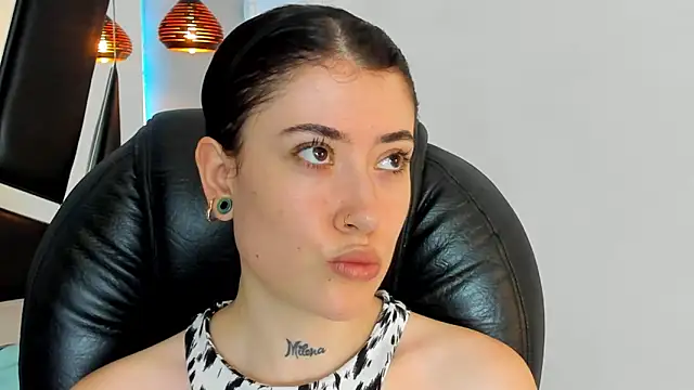 melody suarez online show from 12.10.24