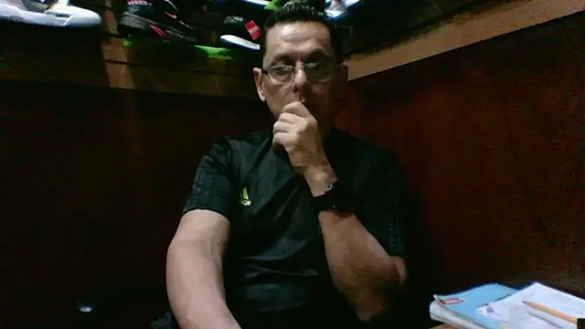 Snapshot of MarcusKelvin chatting on 10.24.25 MarcusKelvin online show from 10.24.25