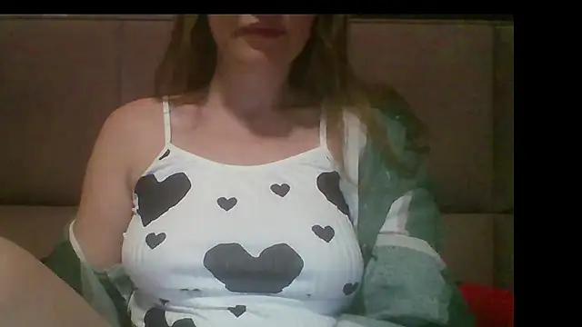 Snapshot of Sladkiegubki chatting on 10.31.25 Sladkiegubki online show from 10.31.25