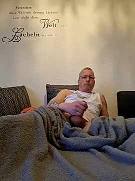 Snapshot of Maiki82 chatting on 03.14.25 Maiki82 online show from 03.14.25