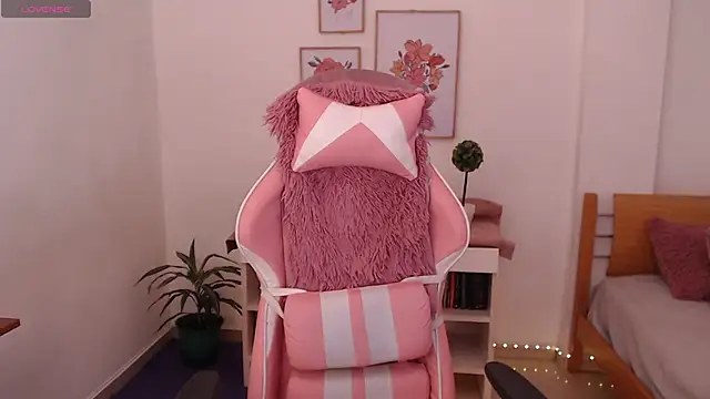 Snapshot of Dahlia__espresso chatting on 02.18.26 Dahlia espresso online show from 02.18.26