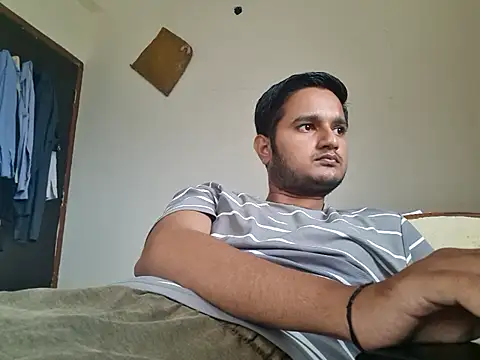 Snapshot of Jonrobinso chatting on 10.22.25 Jonrobinso online show from 10.22.25