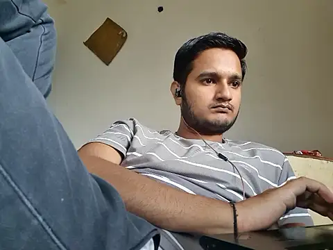 Snapshot of Jonrobinso chatting on 10.27.25 Jonrobinso online show from 10.27.25