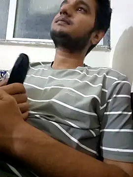 Snapshot of Jonrobinso chatting on 10.31.25 Jonrobinso online show from 10.31.25