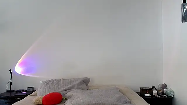 anika lowen02 online show from 01.30.25