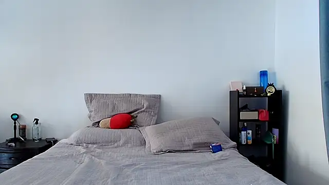 anika lowen02 online show from 03.18.25