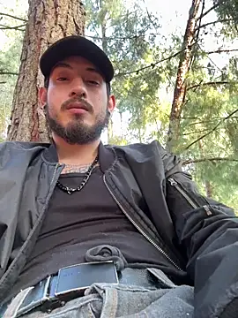 anika lowen02 online show from 11.18.25