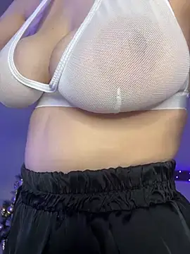 LoveLuna  online show from 12.25.24