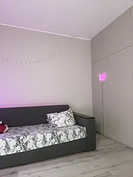 Snapshot of LoveLuna_ chatting on 10.06.25 LoveLuna online show from 10.06.25