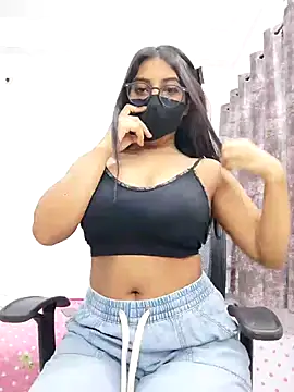 Snapshot of sanaya_baby chatting on 10.23.25 sanaya baby online show from 10.23.25