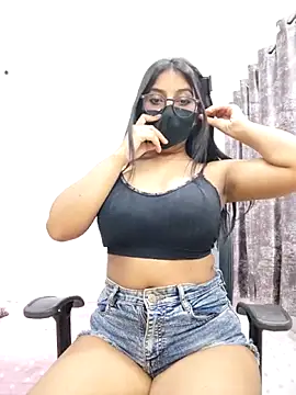 Snapshot of sanaya_baby chatting on 10.30.25 sanaya baby online show from 10.30.25