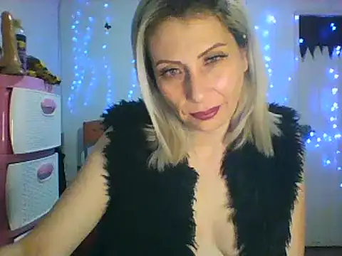 alixia81 online show from 02.17.25