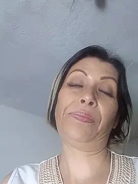 Snapshot of alixia81 chatting on 09.28.25 alixia81 online show from 09.28.25