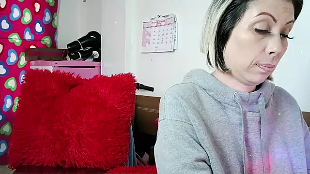 Snapshot of alixia81 chatting on 11.08.25 alixia81 online show from 11.08.25