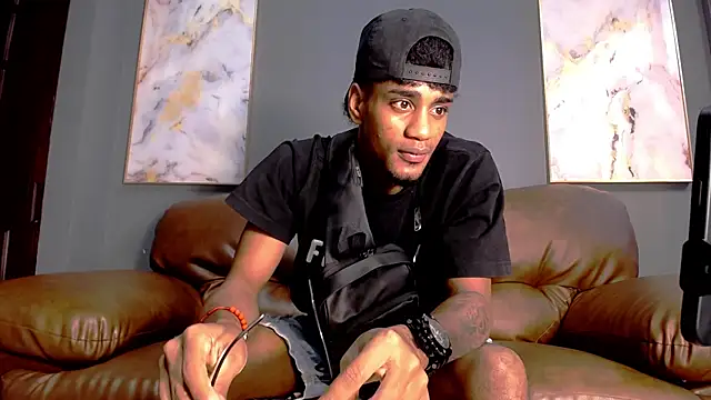 AaronCruz  online show from 01.10.25