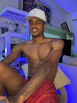 Snapshot of AaronCruz_ chatting on 10.05.25 AaronCruz online show from 10.05.25