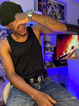 Snapshot of AaronCruz_ chatting on 10.08.25 AaronCruz online show from 10.08.25