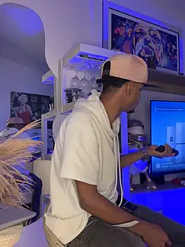 Snapshot of AaronCruz_ chatting on 10.10.25 AaronCruz online show from 10.10.25