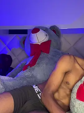 Snapshot of AaronCruz_ chatting on 10.12.25 AaronCruz online show from 10.12.25