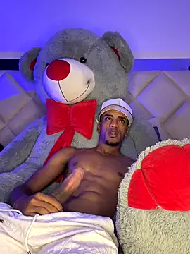 Snapshot of AaronCruz_ chatting on 10.14.25 AaronCruz online show from 10.14.25