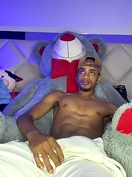 Snapshot of AaronCruz_ chatting on 10.17.25 AaronCruz online show from 10.17.25