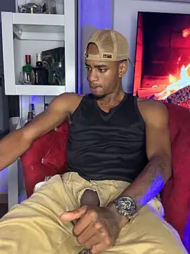 Snapshot of AaronCruz_ chatting on 10.19.25 AaronCruz online show from 10.19.25