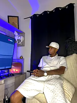 Snapshot of AaronCruz_ chatting on 10.23.25 AaronCruz online show from 10.23.25