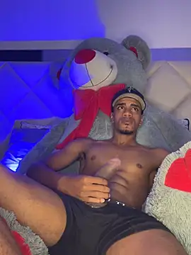 Snapshot of AaronCruz_ chatting on 11.09.25 AaronCruz online show from 11.09.25