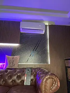 AaronCruz  online show from 02.13.26