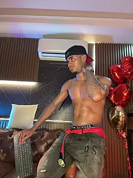 AaronCruz  online show from 02.15.26