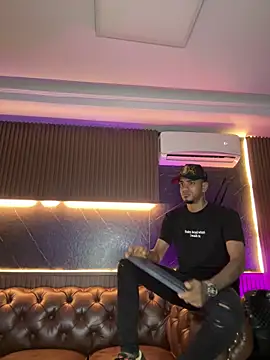 AaronCruz  online show from 03.06.26