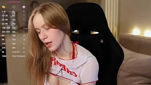 PollyAgata online show from 10.18.25