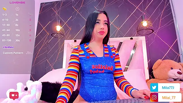 Snapshot of Miia77_ chatting on 10.31.25 Miia77 online show from 10.31.25