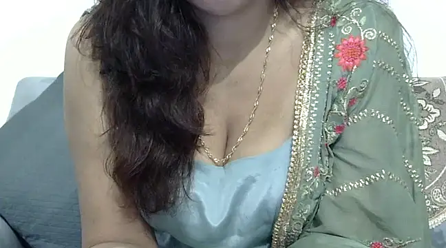 Snapshot of mishi_kaur chatting on 12.05.24 mishi kaur online show from 12.05.24